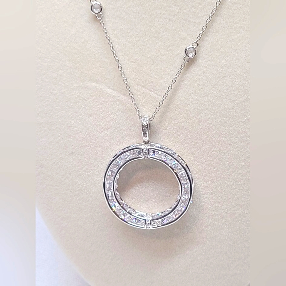 Belle Luce Circle Pendant 18”  Necklace